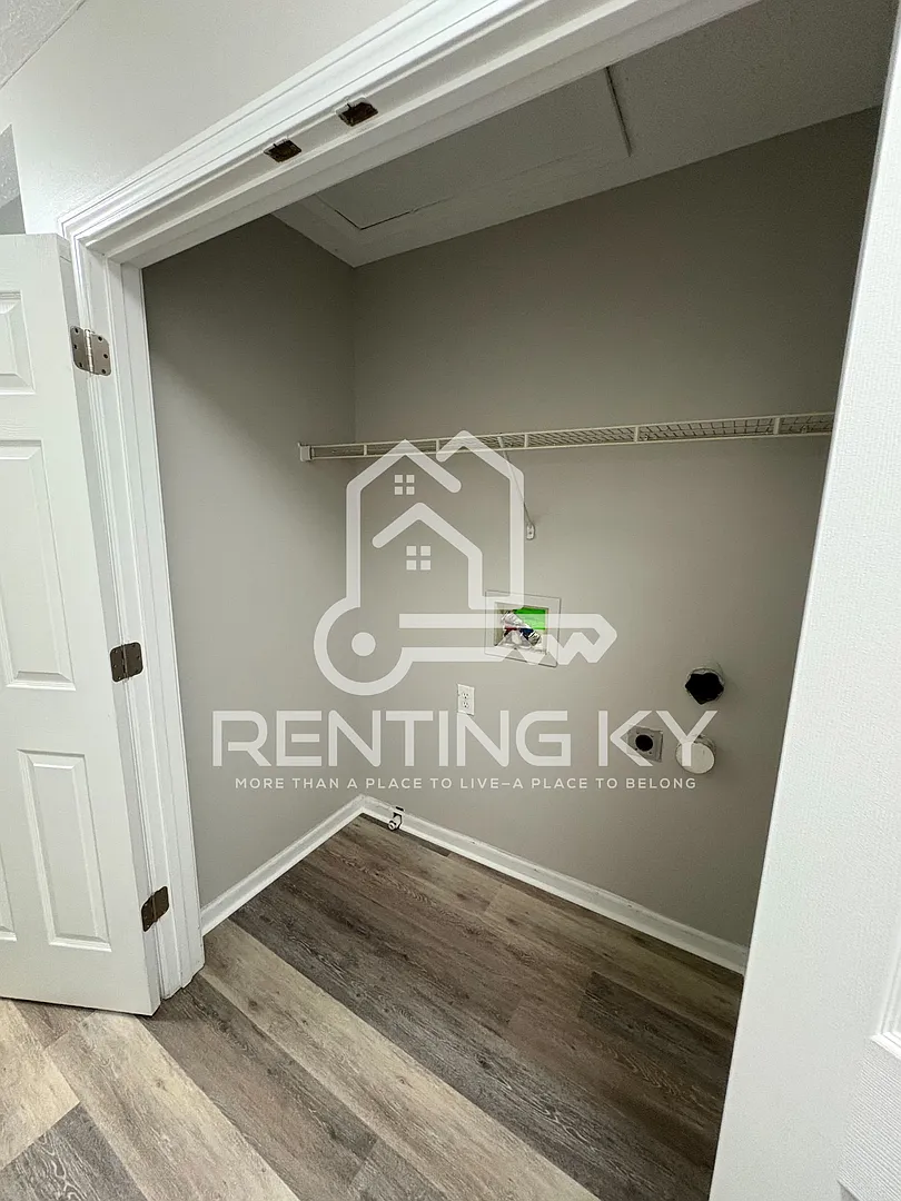 Spacious 3-Bed, 2.5-Bath Townhome! — Photo 4