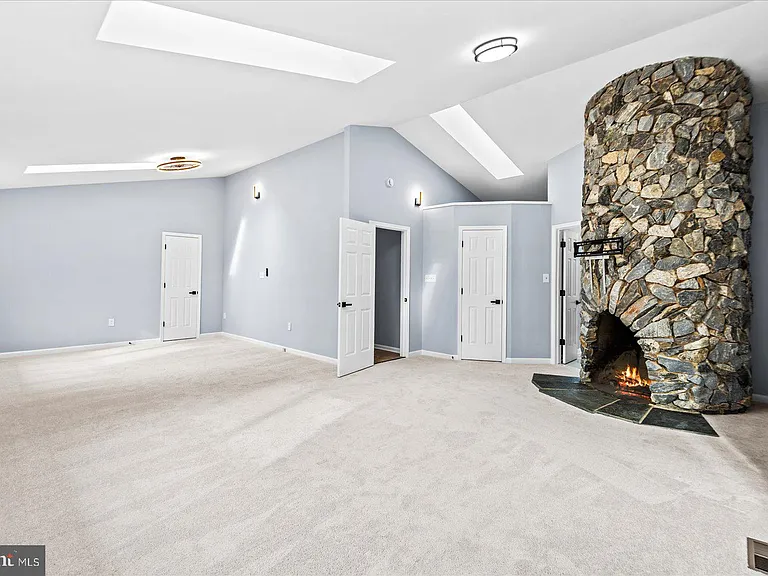 7621 River Rd — Photo 43