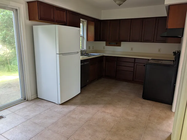 712-714 Berkshire Ln — Photo 6