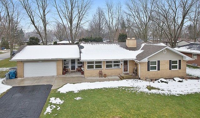 1st image of 326 Oakwood Dr