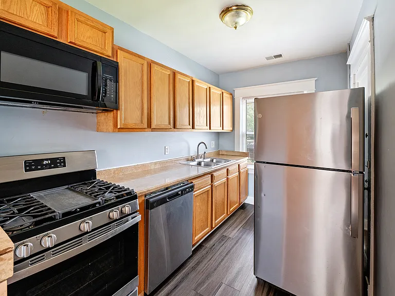 1801 Roanoke Ave #7 — Photo 9