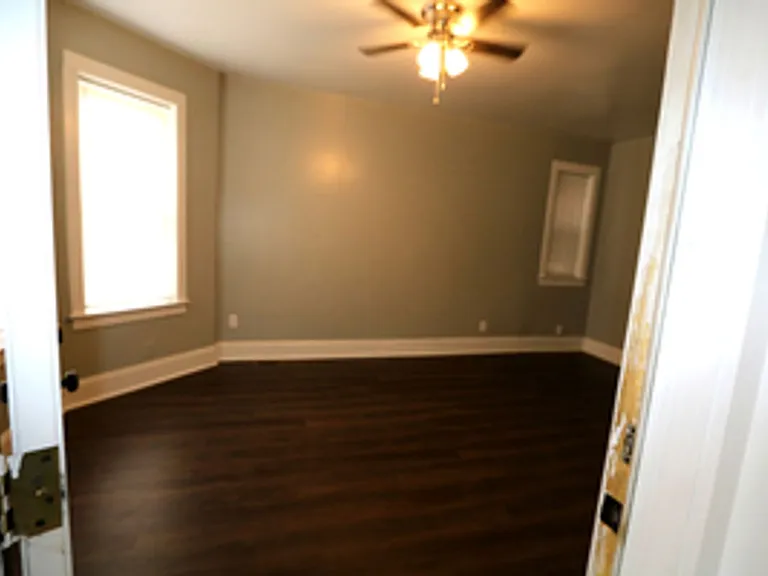 8420 S Manistee Ave — Photo 2