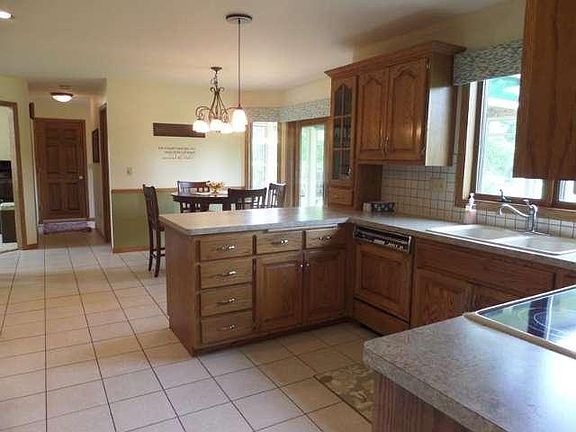2nd image of 706 River Oaks Dr