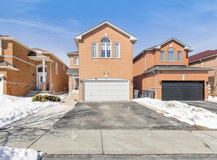 601 Claymeadow Ave, Mississauga, ON L5B 4H7
