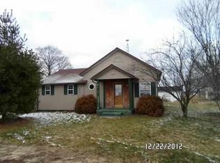 7607 N Albion St, Wawaka, IN 46794