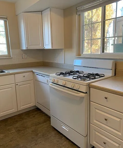1570 W Dakota Ave — Photo 2