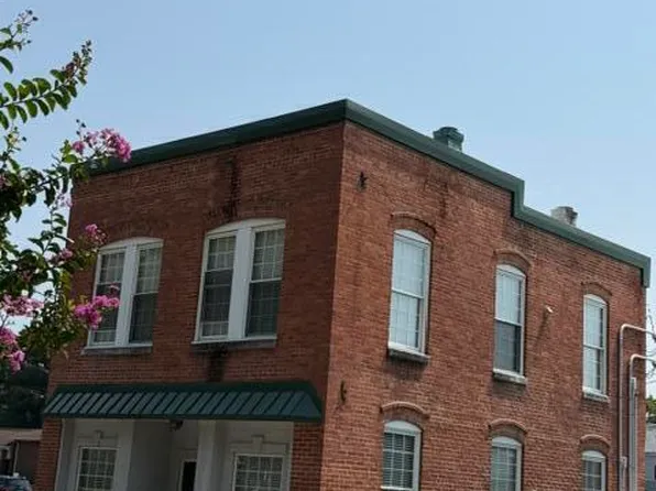 104 W James St, Mount Olive, NC 28365