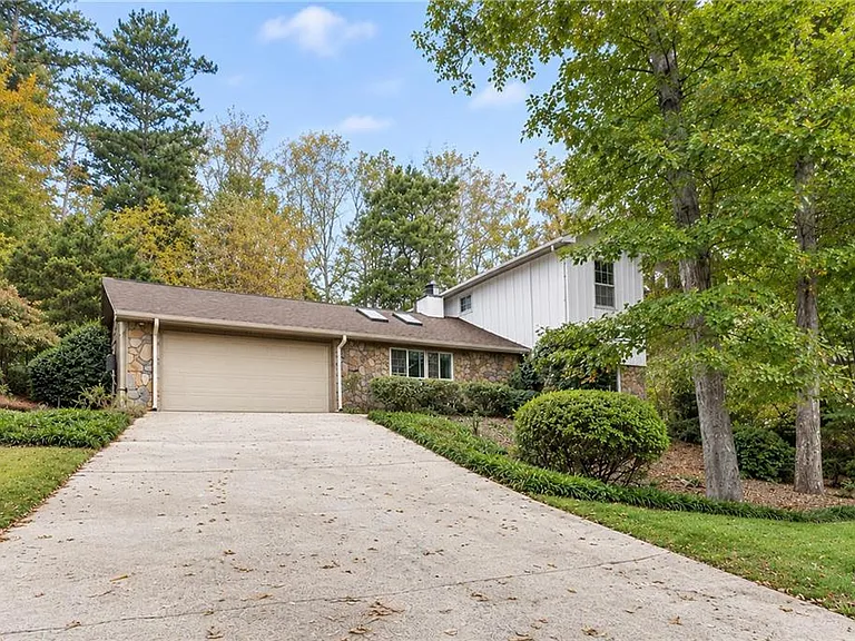 3470 Clubland Dr — Photo 1