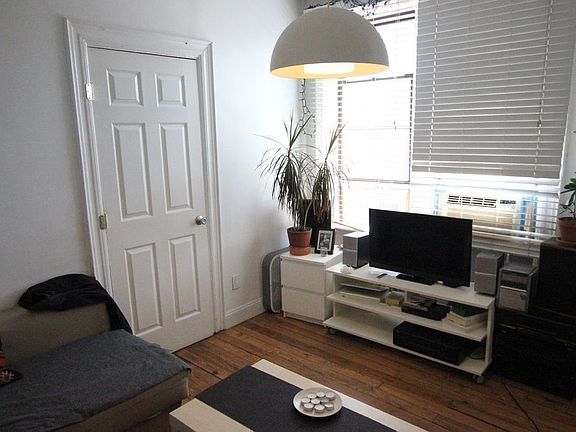 5th image of 287 Bedford Ave