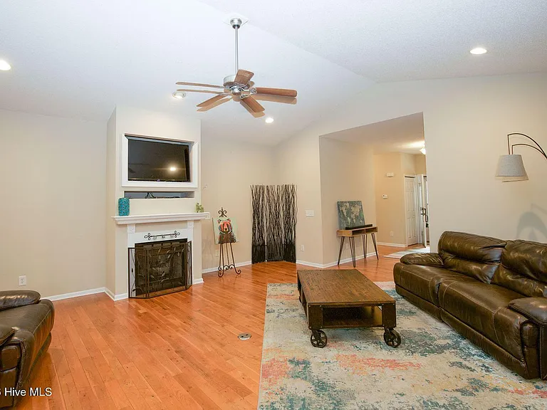 13 Barkley Ln — Photo 4