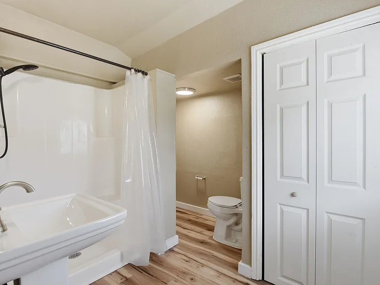 1109 E Walker St — Photo 3