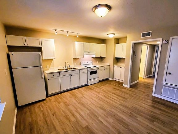 2nd image of 219 NE 1st St APT 9