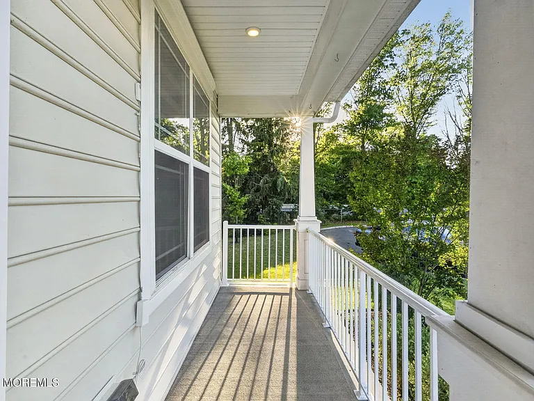 319 Tulip Ct — Photo 6