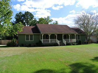 1060 Summerhill Rd, Thomasville, GA 31757