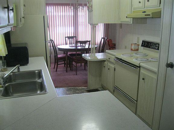 3rd image of 123 Bougainvillea Dr