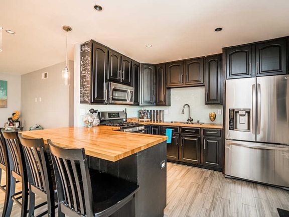 5th image of 842 Carlsbad St