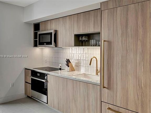 5th image of 601 NE 1st Ave #4101