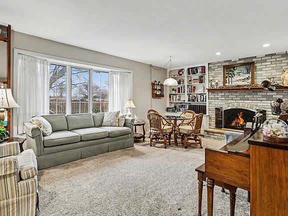 4th image of 422 Briar Ct