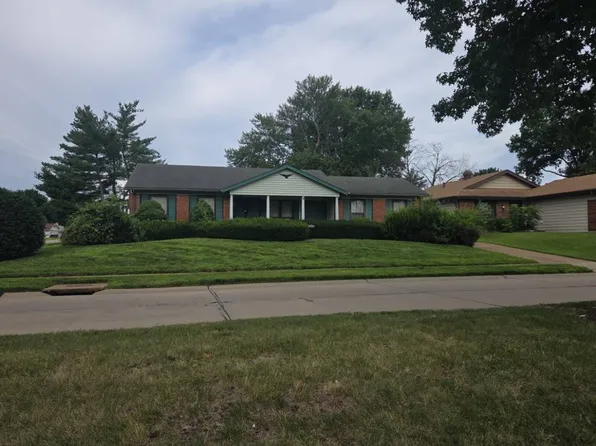 1373 Woodpath Dr, Florissant, MO 63031