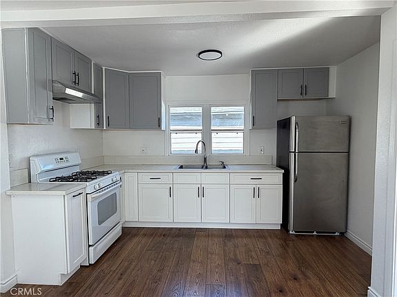 5th image of 829 W 56th St