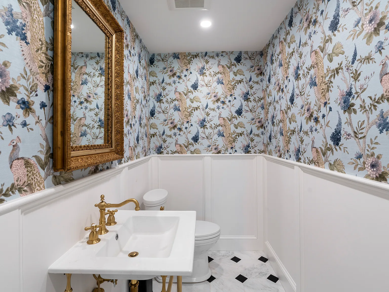Newly Renovated in Hampton Bays — Photo 3