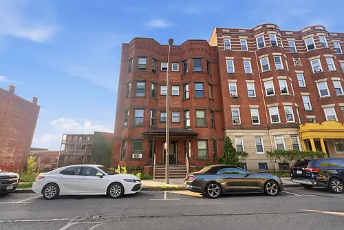 456 Maple St Photo 1