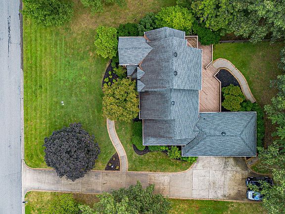 2nd image of 70 Barrington Cir