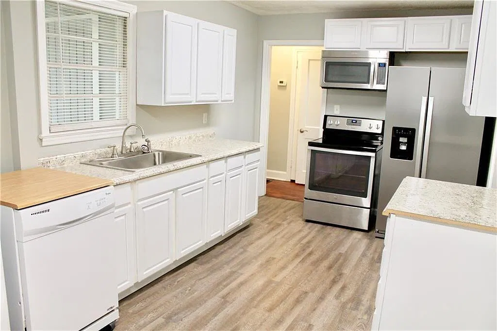 3 bed, 1.0 bath, 939 sqft, $1,800 — Photo 3