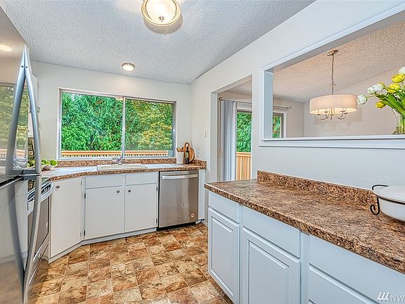 Another view of the kitchen.