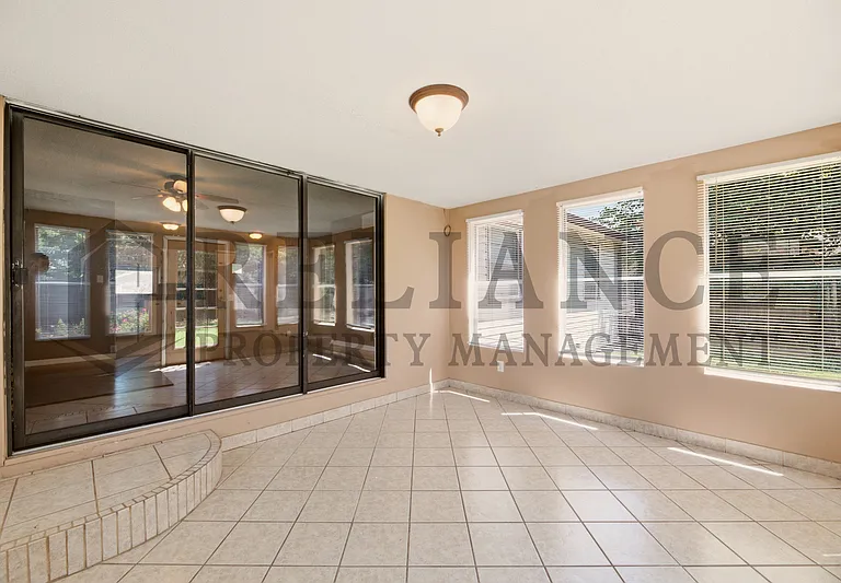 2103 W Columbine Ln — Photo 39