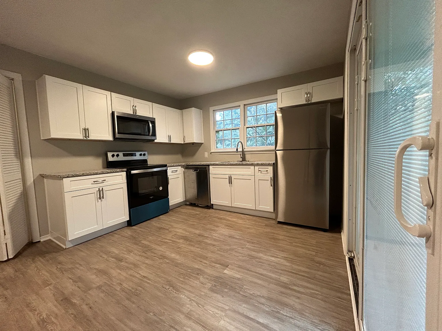 2 bed, 910 sqft, $1,000 — Photo 4