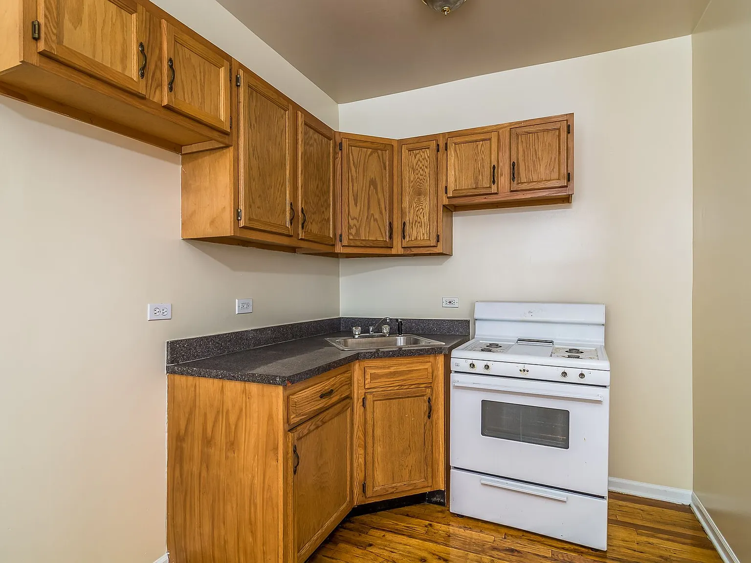 1 bed, $1,300 — Photo 3