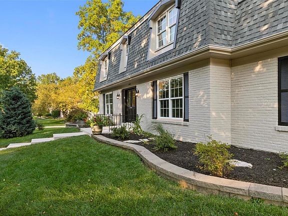 4th image of 546 Rolling Glen Ln