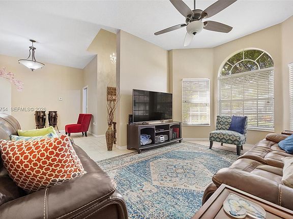 5th image of 2835 SE 4th Pl