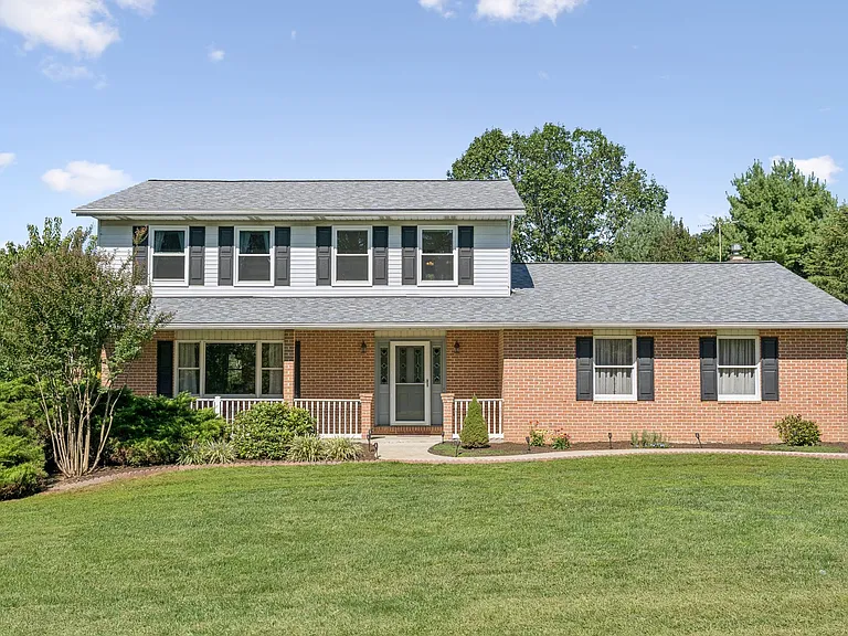 7204 Patton Dr — Photo 2