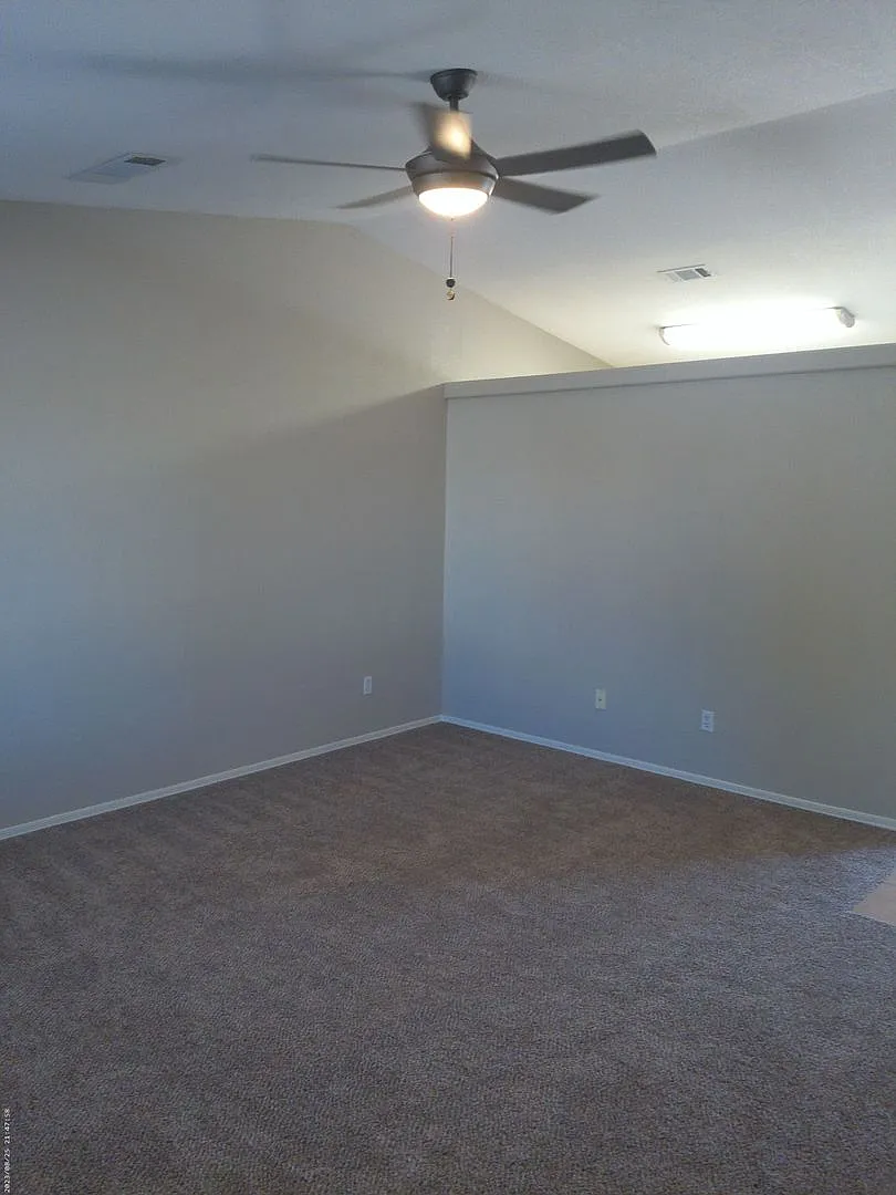 Charming Newly Renovated 2 bed/2 Bath Rental Long Term — Photo 3