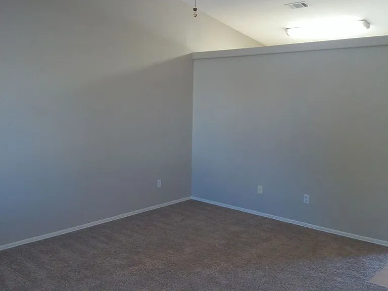 3128 Jamaica Blvd S — Photo 3