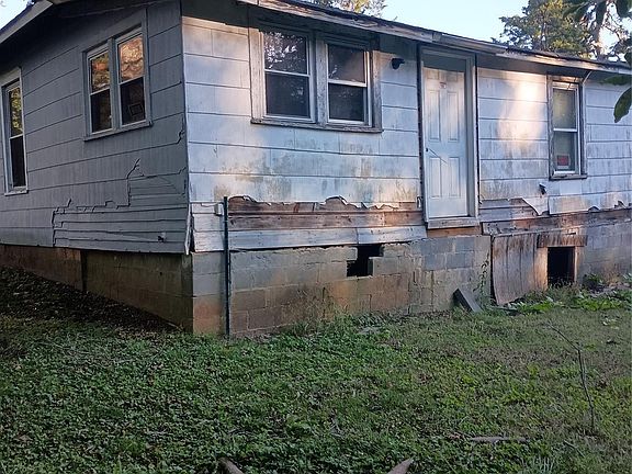 4th image of 921 Wellman St