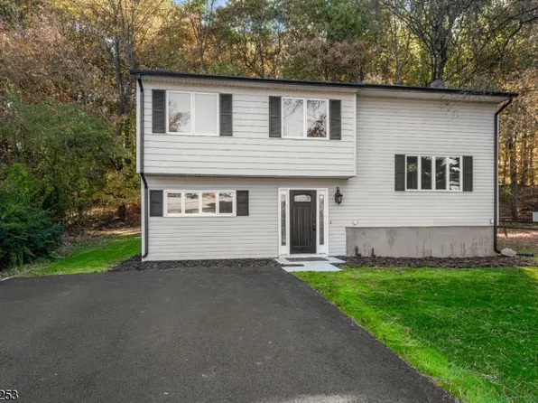 26 Fawn Lake Rd, Hardyston Twp., NJ 07460