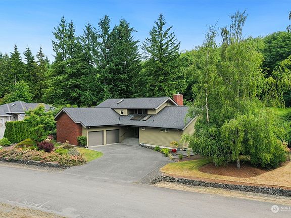 3rd image of 325 Cameron Drive