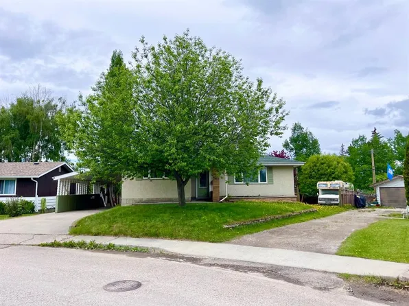 115 E Poboktan Rd, Hinton, AB T7V 1G6