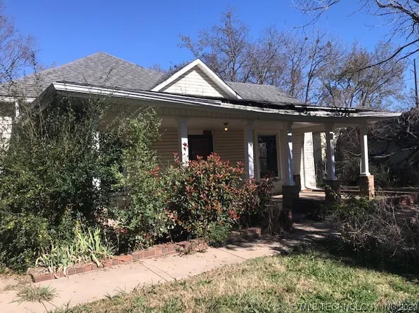 106 W Smith St, Henryetta, OK 74437