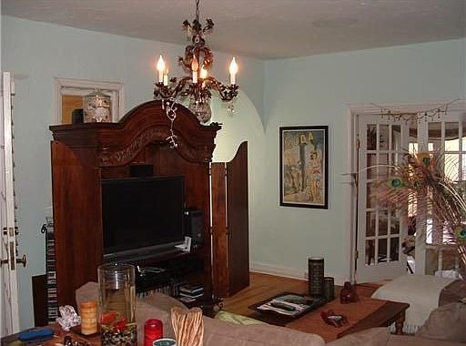 4th image of 948 32nd St