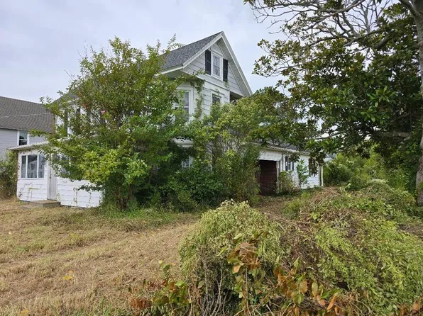 1502 Bayfront St, Greenbackville, VA 23356