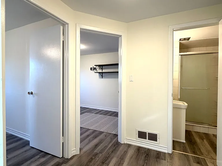 445 Harcourt Dr — Photo 3