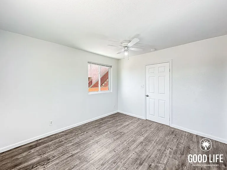 329 W 14th St — Photo 12