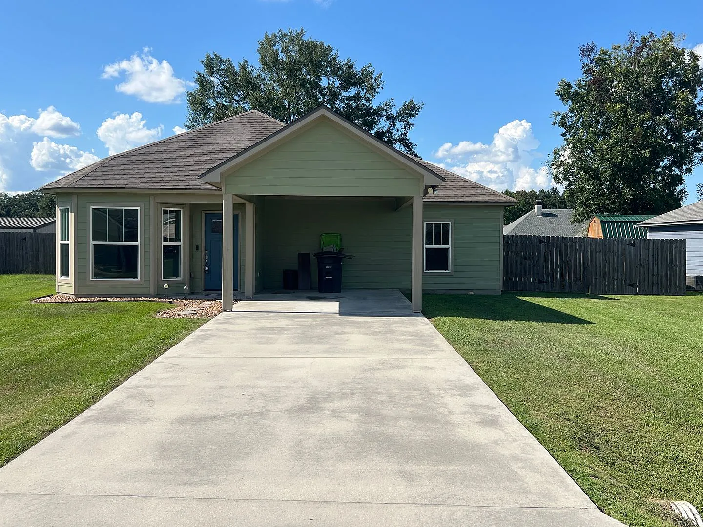 Beautiful 3 Bed, 2 Bath Home in Breaux Bridge with Fenced Yard & Upgraded Finishes $1,600/mo — Photo 3