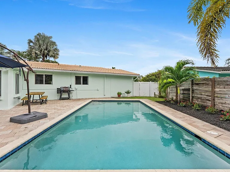 1257 NW 5th St — Photo 37