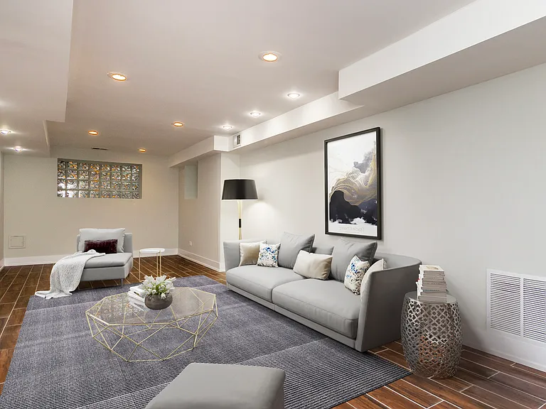 825 N Oakley Blvd #G — Photo 1