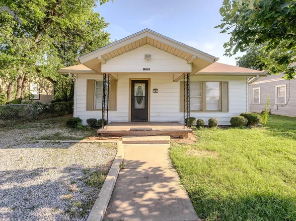 404 W Washington Ave, Iowa Park, TX 76367